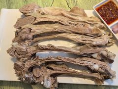 手抓羊肉-伊帆食府·青海地方特色美食