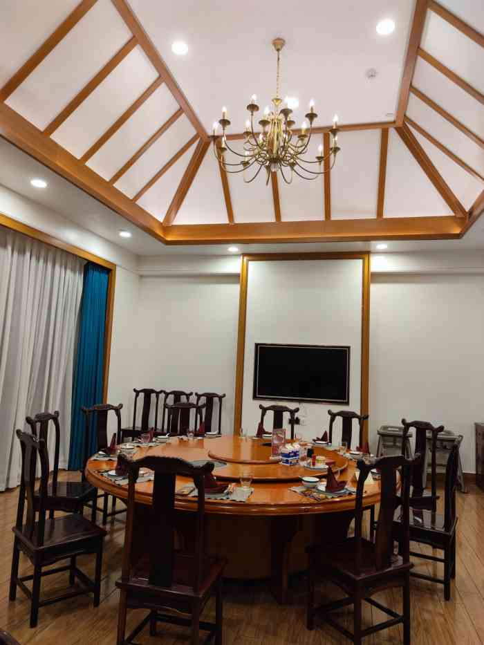 西樵旺阁渔村(西樵店)-"亲戚生日请吃饭,布置挺用心的～菜品口味.