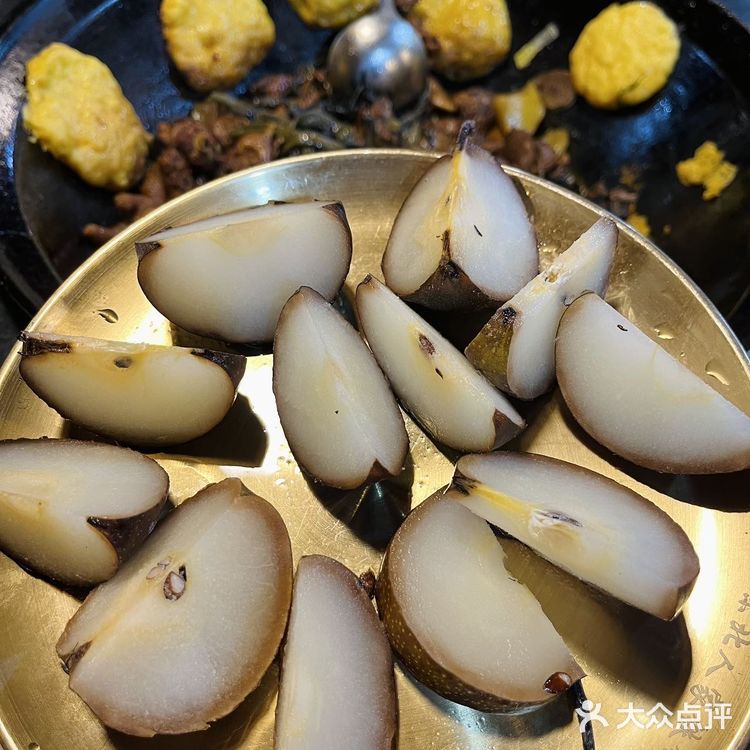 长白山保护开发区池北区白山街三江源宾馆楼下