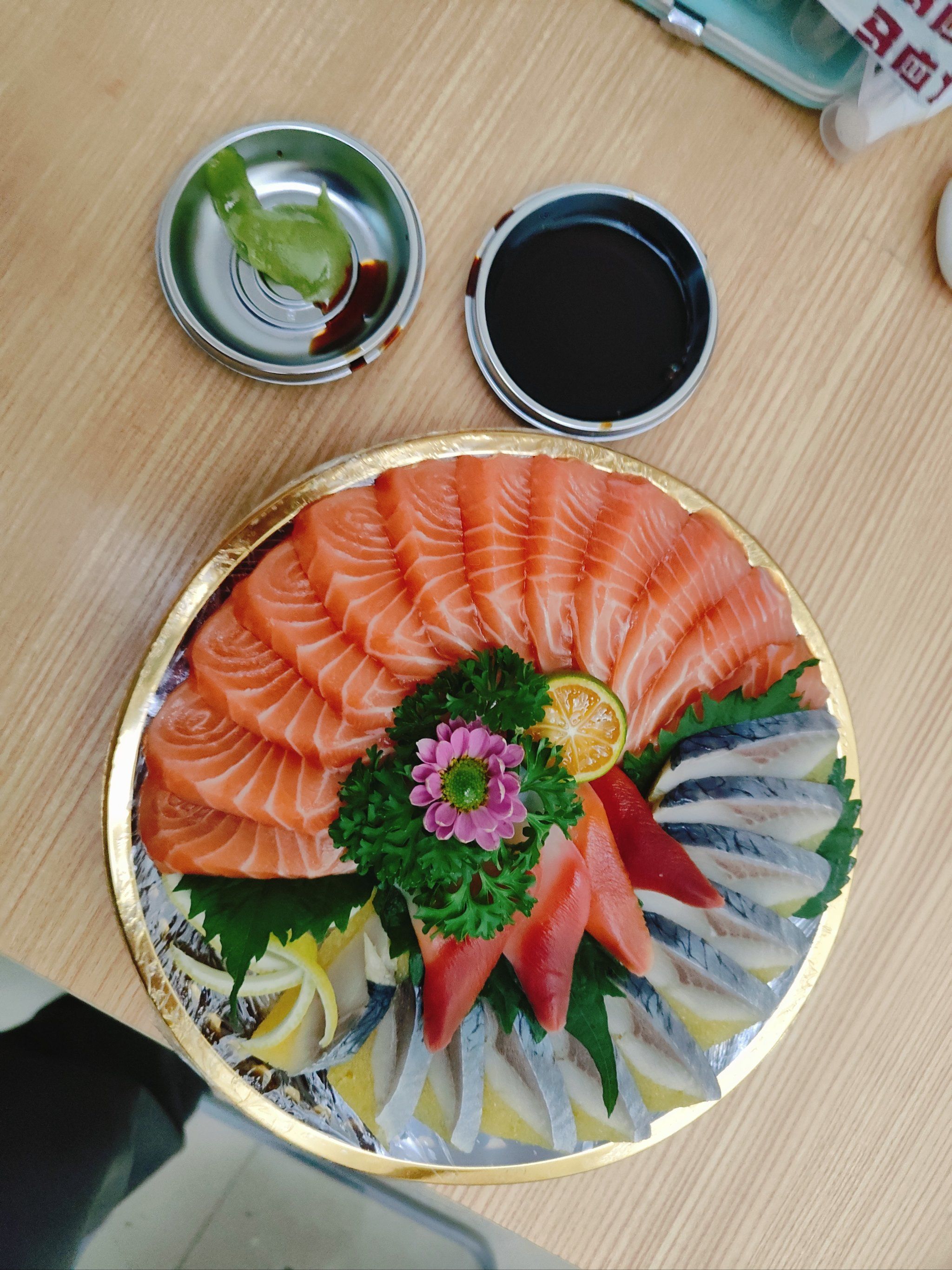 三文鱼拼盘来袭