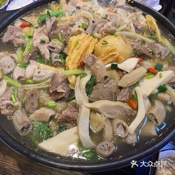 朋友说这家店是她老公的食堂（因为他老公天天想来吃「六