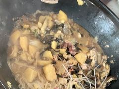 -粘豆包柴火铁锅炖