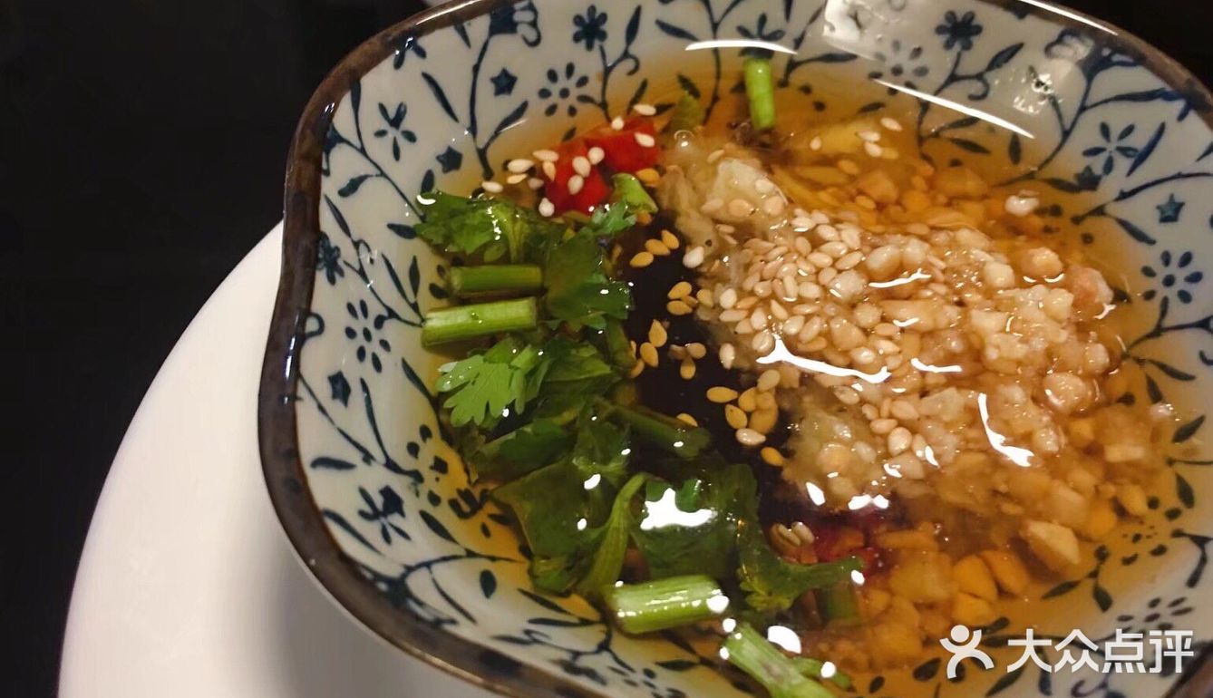 图片是我自己在家制作冷锅串串的过程