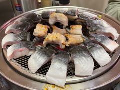 -围炉肉舍•炭烤活鳗•丹东海鲜烤肉(步行街店)