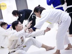 -菠萝格斗巴西柔术训练馆