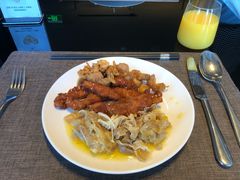 酸汤肥牛-唐拉雅秀酒店-西锦汇空中BBQ·思创餐厅