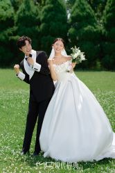 -现代经典婚纱摄影