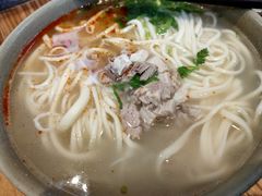 -亮亮面馆(经六路店)