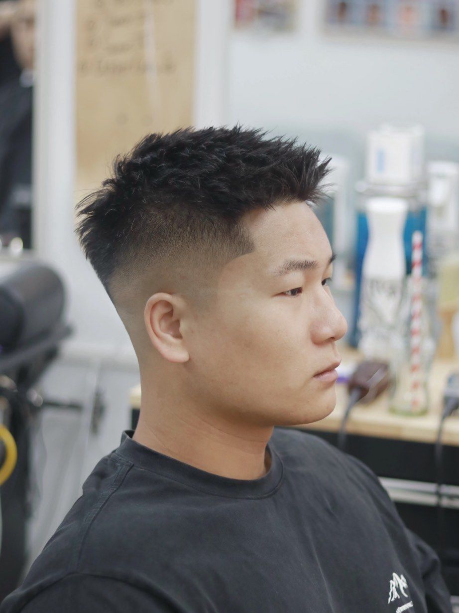 男生极短前刺烫发