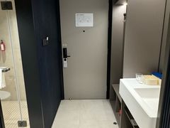 -广州海珠江南西地铁站轻居酒店