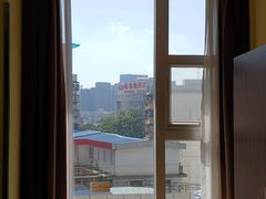 -卡罗酒店(东门晒布地铁站店)