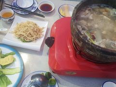 -墨脱石锅椰子鸡•香草鸭•东山羊(大东海店)