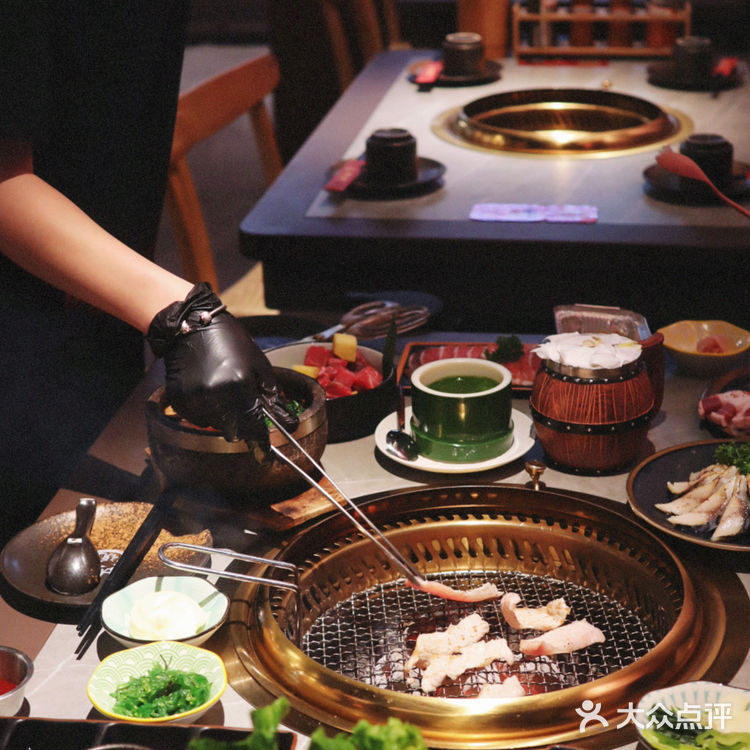 在揭阳🔻发现了懒癌星人烤肉店！全程帮烤！