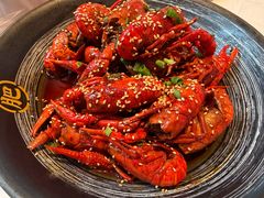 -肥肥虾庄·金牌油焖大虾(汉街SKP店)