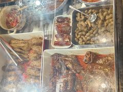 -爆炸头阿姨小四川正宗川味小吃(无任何分店)