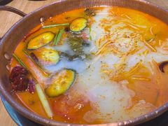 -洱火云南酸菜牛肉火锅(石景山当代商城店)