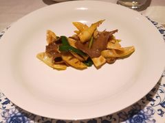 蘑菇春笋炒雪花牛舌-Yan Ting 宴庭中餐厅(上海静安瑞吉酒店)