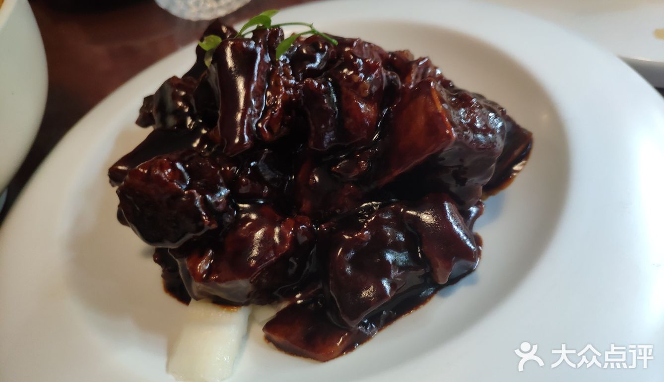 小牛肉，麻辣烫和牛河 豆腐嫩嫩的，蟹黄味很重