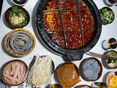 -卤校长老火锅(杨家坪直营店)