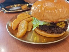经典芝士牛肉堡-魏斯理汉堡(西安西咸吾悦广场店)