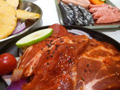 -山野的朋友露营炭火烤肉