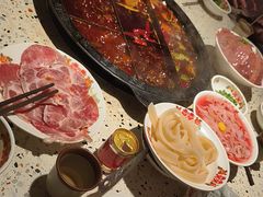 -红九格老火锅(三峡广场店)