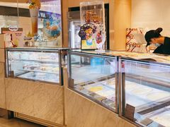 面包甜点陈列柜-哈根达斯(济南万象城店)