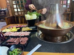 -果松木炭酸菜铜火锅·外婆参鸡汤