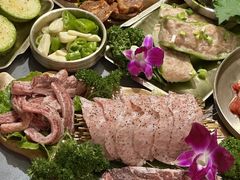 -围炉肉舍•炭烤活鳗•丹东海鲜烤肉(步行街店)