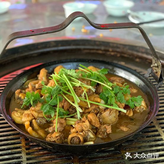 二哥家的铁锅土灶