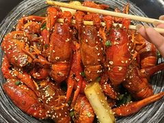 -肥肥虾庄·金牌油焖大虾(汉街SKP店)