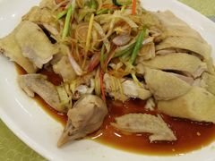 榄角蒸香葱油淋鸡-明记海鲜酒家