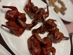 脆皮妙龄鸽-新荣记(南京西路店)