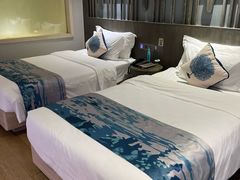 -皇马海口湾海景酒店(万绿园秀英港店)