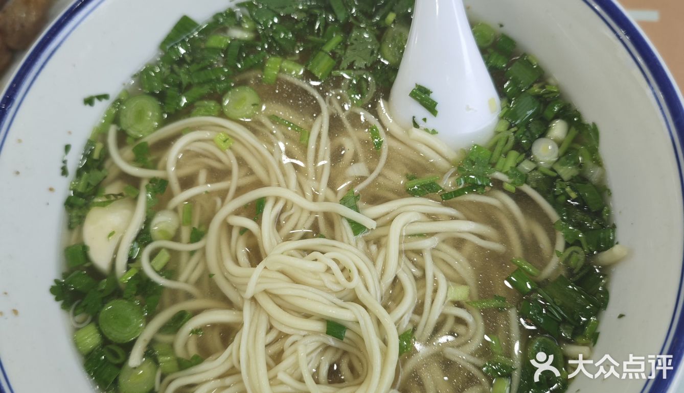 西部一方丝路美食兰州牛肉面和羊肉串好吃