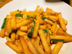 酸冬瓜炒莲藕尖-吃饭皇帝大土家民族菜(正大广场店)