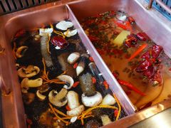 -老牌坊云南鱼豆花火锅(爱建店)