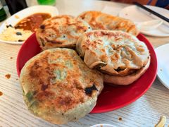 鸡蛋韭菜馅儿饼-老北京馅饼粥(西单店)