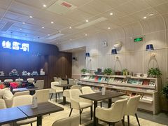 -钟书阁(群光广场店)