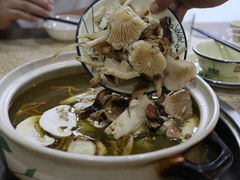 -杨记山珍鸡煲菌汤锅