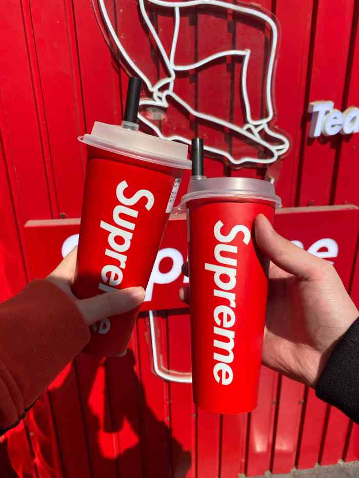 supreme tea奶茶店(步行街店)-"[薄荷]环境: 新华书店对面,那家开在对