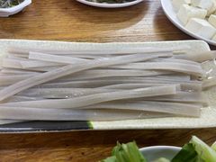 平谷宽粉-杨记盛世·铁锅炖鱼粘卷子(密云新中街店)