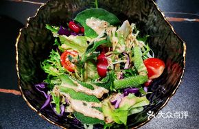 Crisp Ice Plant Salad with Dressing