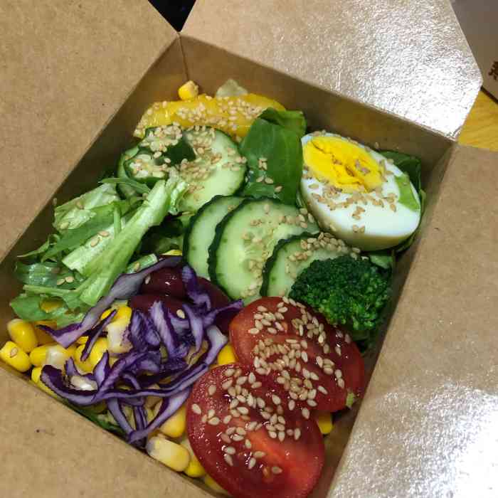 无谷轻食(光谷店)-"室友推荐的外卖 蔬菜沙拉0177牛肉帕尼.