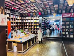 -钟书阁(松江泰晤士小镇店)