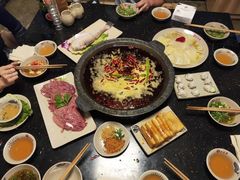 -茅草房·河畔园林火锅