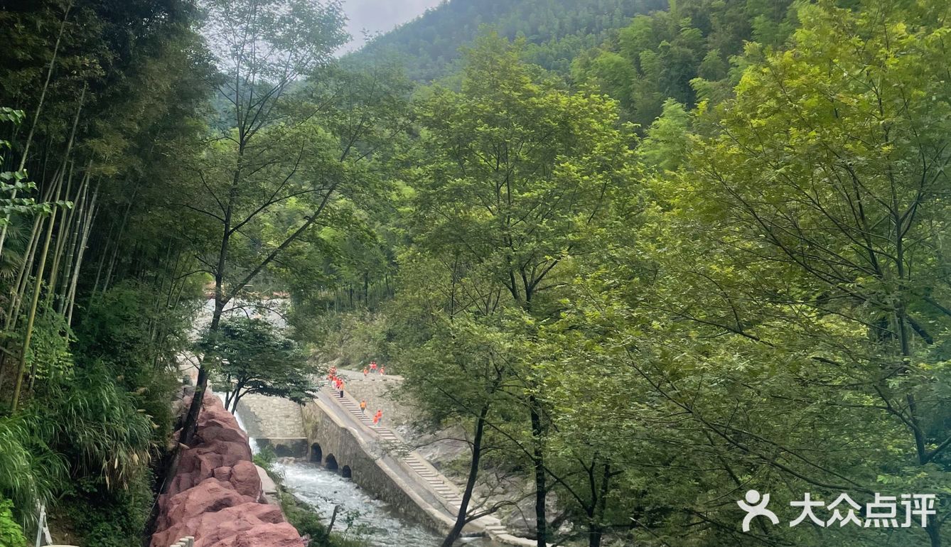 岳陽連雲山奇幻漂流