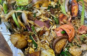 Family Feast Fried Rice Noodles