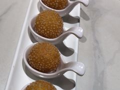 椰香西米流心丸子-喜势点·糖沙翁手工茶点·本地人茶居(永庆坊店)