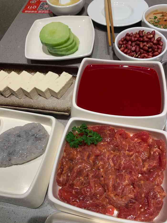 海底捞火锅(威海九龙城店)-"我们同事聚餐～～可以感受到从进门开始的